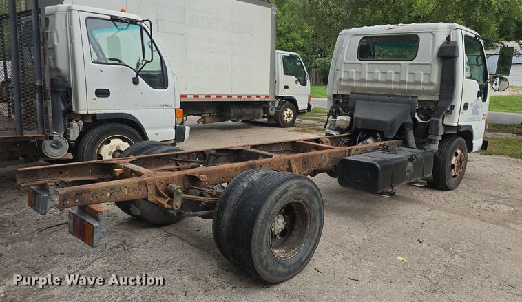 image for item DQ5138 1995 GMC W4 truck cab and chassis