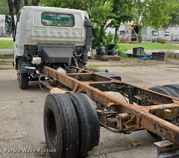 image for item DQ5138 1995 GMC W4 truck cab and chassis