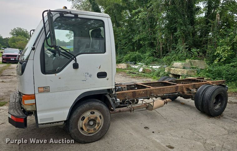 image for item DQ5138 1995 GMC W4 truck cab and chassis