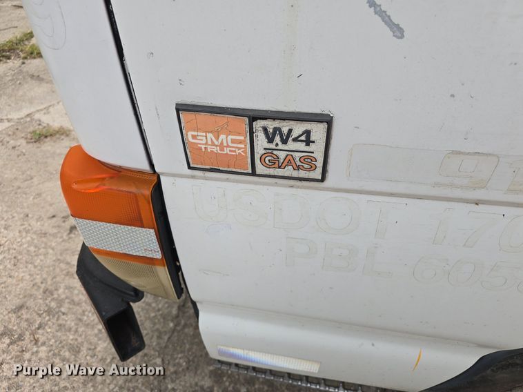 image for item DQ5138 1995 GMC W4 truck cab and chassis