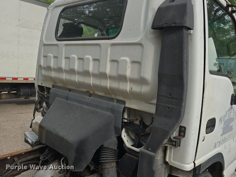 image for item DQ5138 1995 GMC W4 truck cab and chassis