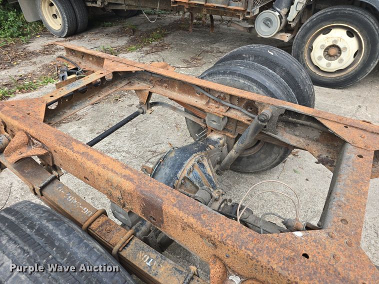 image for item DQ5138 1995 GMC W4 truck cab and chassis