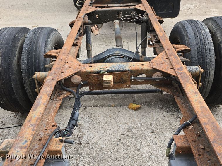 image for item DQ5138 1995 GMC W4 truck cab and chassis