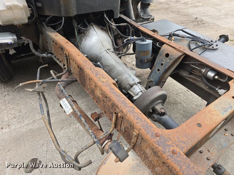 image for item DQ5138 1995 GMC W4 truck cab and chassis