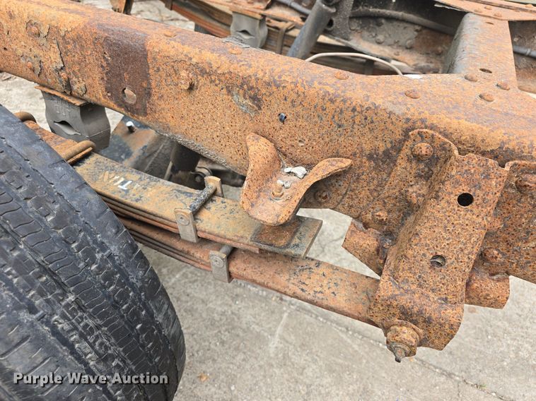 image for item DQ5138 1995 GMC W4 truck cab and chassis