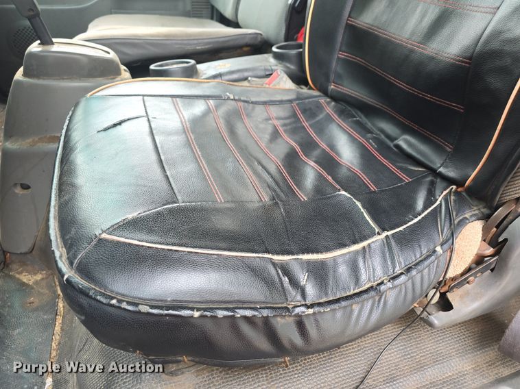 image for item DQ5138 1995 GMC W4 truck cab and chassis