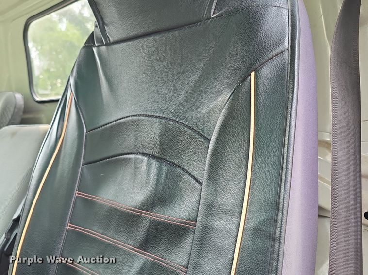 image for item DQ5138 1995 GMC W4 truck cab and chassis