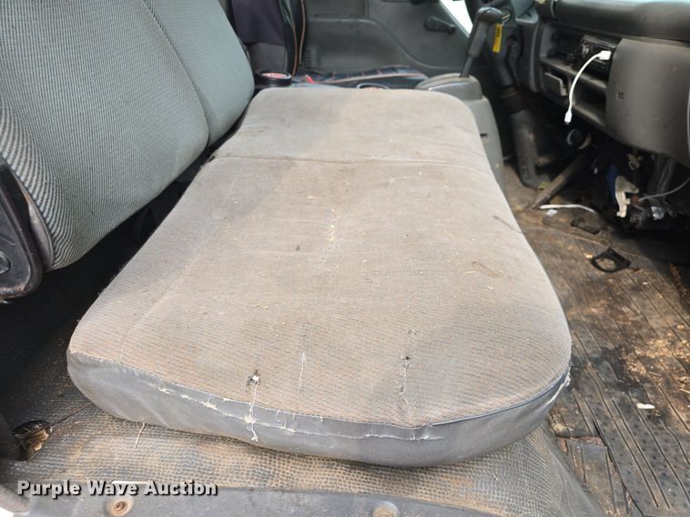 image for item DQ5138 1995 GMC W4 truck cab and chassis