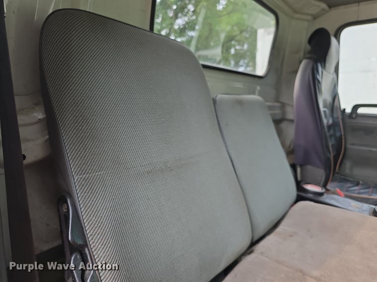 image for item DQ5138 1995 GMC W4 truck cab and chassis