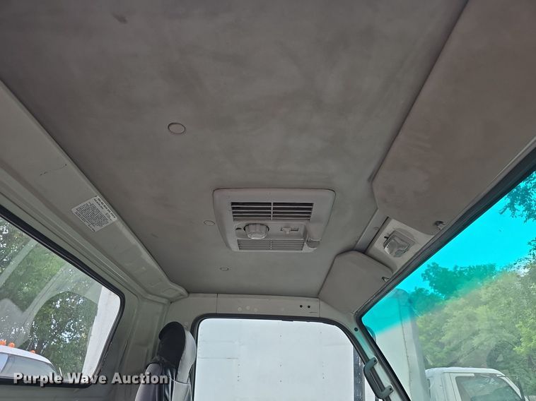 image for item DQ5138 1995 GMC W4 truck cab and chassis