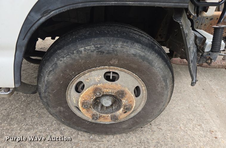 image for item DQ5138 1995 GMC W4 truck cab and chassis