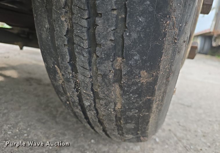 image for item DQ5138 1995 GMC W4 truck cab and chassis