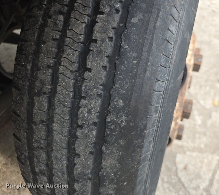 image for item DQ5138 1995 GMC W4 truck cab and chassis