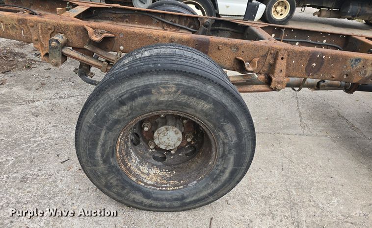 image for item DQ5138 1995 GMC W4 truck cab and chassis