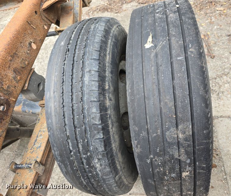 image for item DQ5138 1995 GMC W4 truck cab and chassis