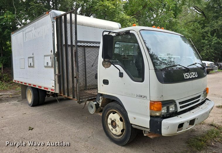 image for item DQ5139 2004 Isuzu NQR box truck