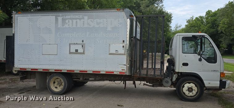 image for item DQ5139 2004 Isuzu NQR box truck