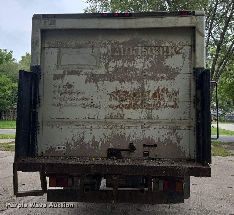 image for item DQ5139 2004 Isuzu NQR box truck