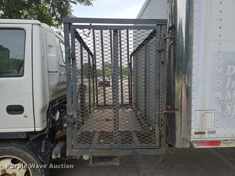 image for item DQ5139 2004 Isuzu NQR box truck