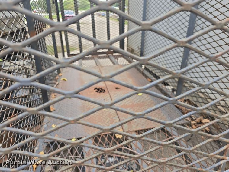 image for item DQ5139 2004 Isuzu NQR box truck