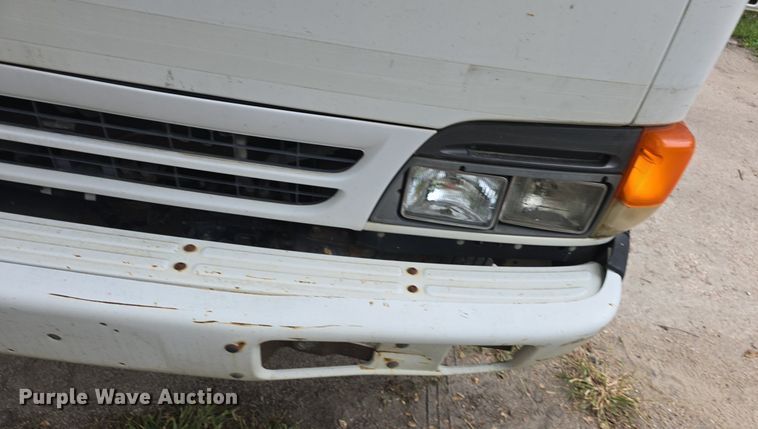 image for item DQ5139 2004 Isuzu NQR box truck