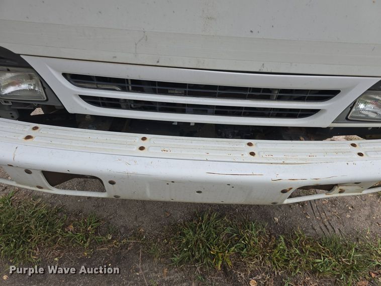 image for item DQ5139 2004 Isuzu NQR box truck