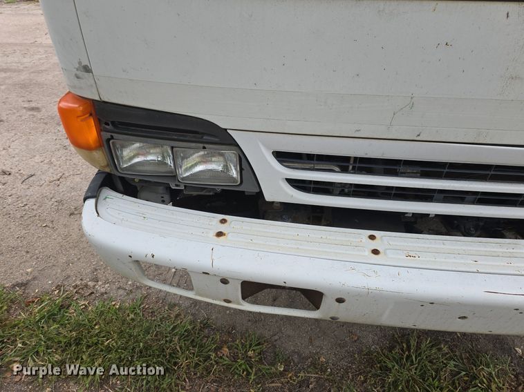 image for item DQ5139 2004 Isuzu NQR box truck