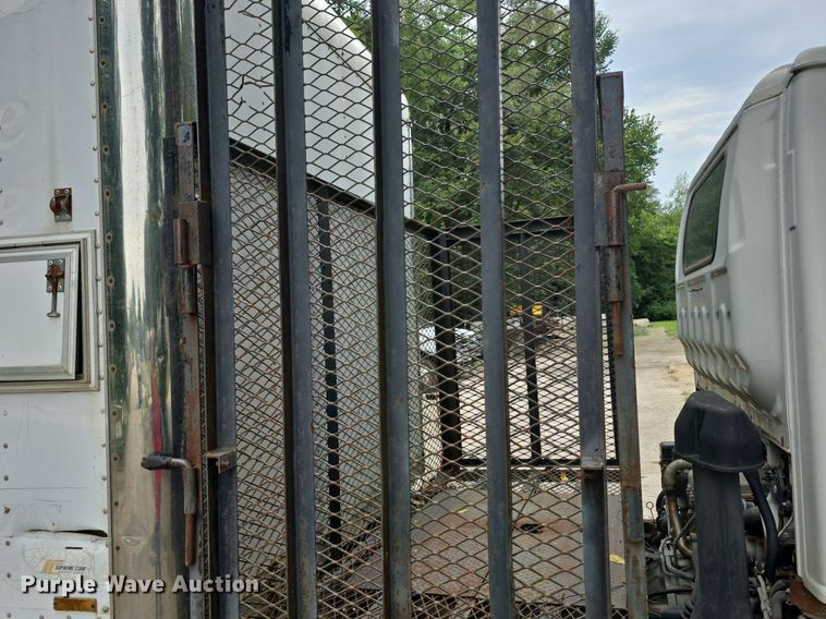 image for item DQ5139 2004 Isuzu NQR box truck