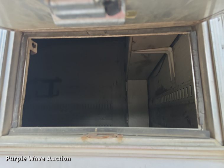 image for item DQ5139 2004 Isuzu NQR box truck