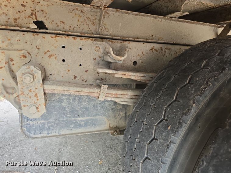 image for item DQ5139 2004 Isuzu NQR box truck