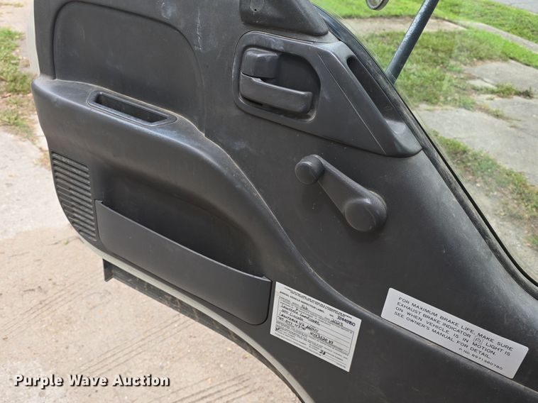 image for item DQ5139 2004 Isuzu NQR box truck