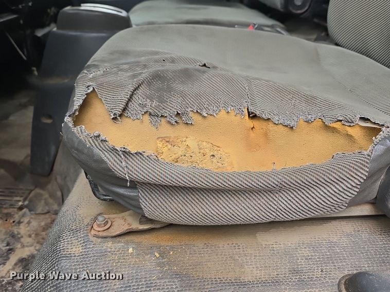 image for item DQ5139 2004 Isuzu NQR box truck