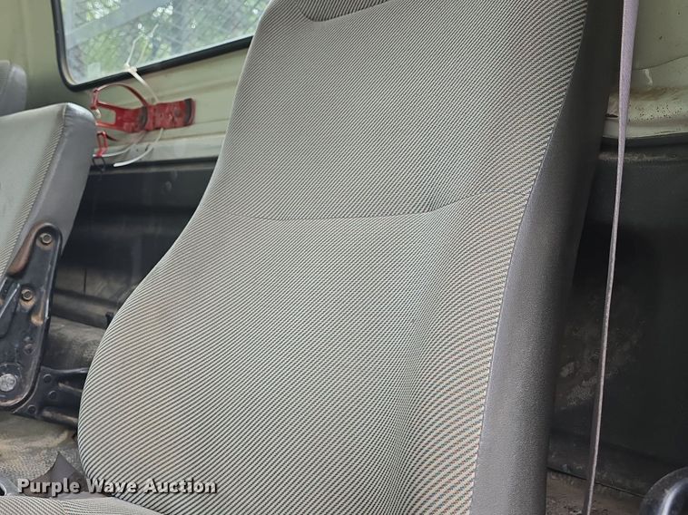 image for item DQ5139 2004 Isuzu NQR box truck