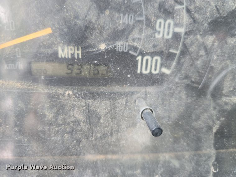 image for item DQ5139 2004 Isuzu NQR box truck