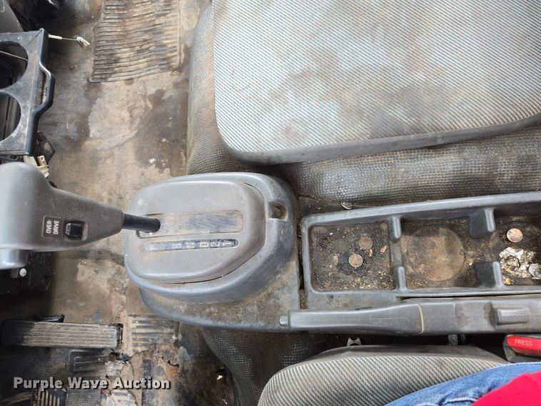 image for item DQ5139 2004 Isuzu NQR box truck