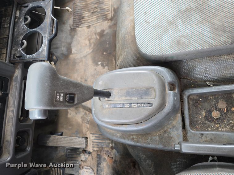 image for item DQ5139 2004 Isuzu NQR box truck