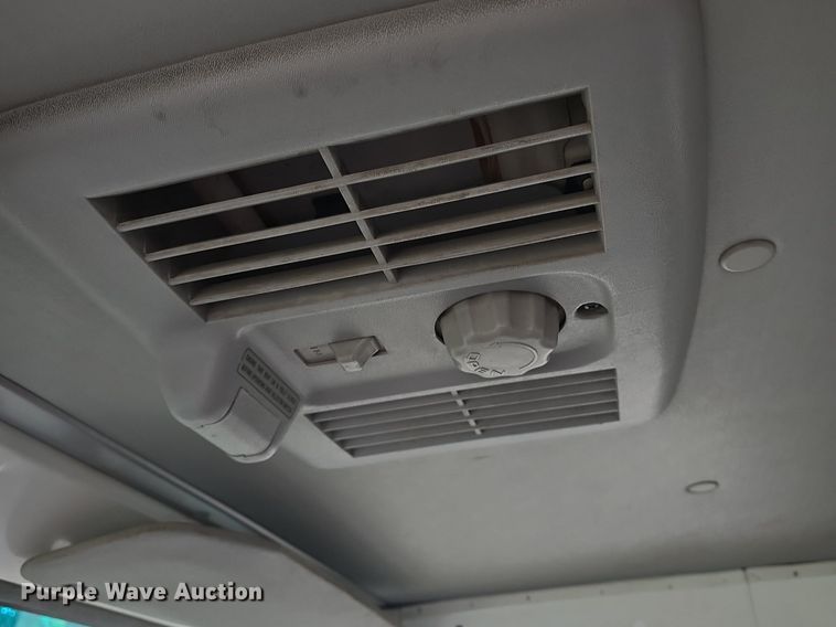 image for item DQ5139 2004 Isuzu NQR box truck