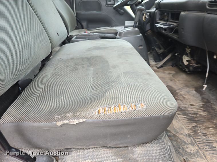 image for item DQ5139 2004 Isuzu NQR box truck