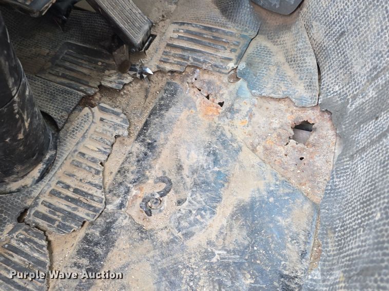 image for item DQ5139 2004 Isuzu NQR box truck