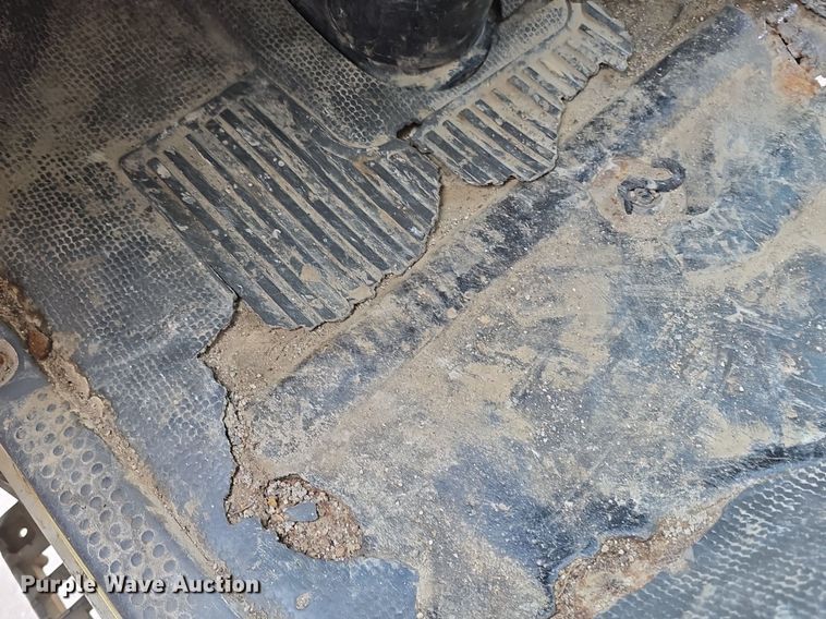 image for item DQ5139 2004 Isuzu NQR box truck