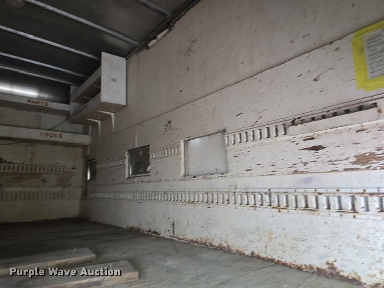 image for item DQ5139 2004 Isuzu NQR box truck