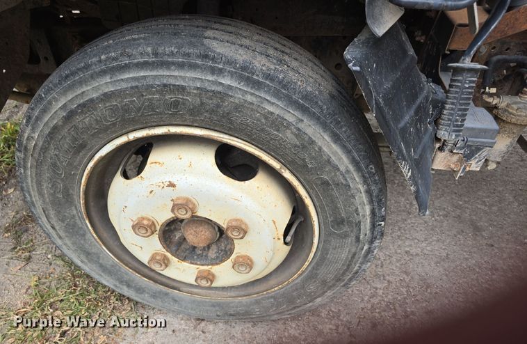 image for item DQ5139 2004 Isuzu NQR box truck