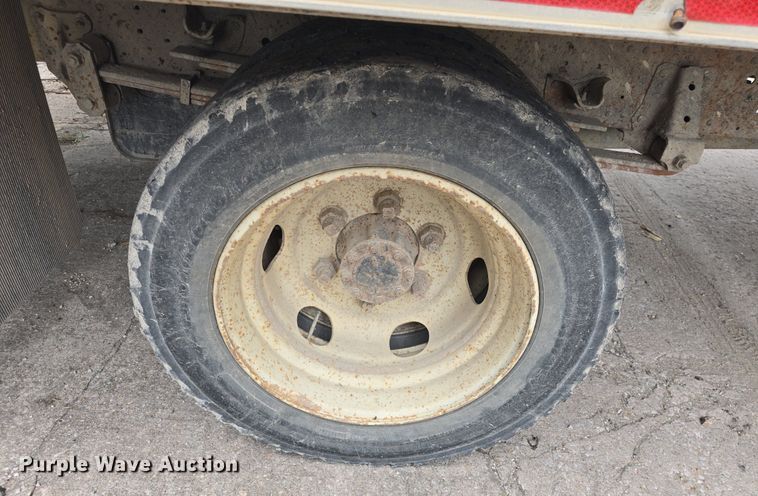 image for item DQ5139 2004 Isuzu NQR box truck