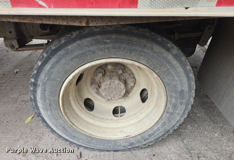 image for item DQ5139 2004 Isuzu NQR box truck