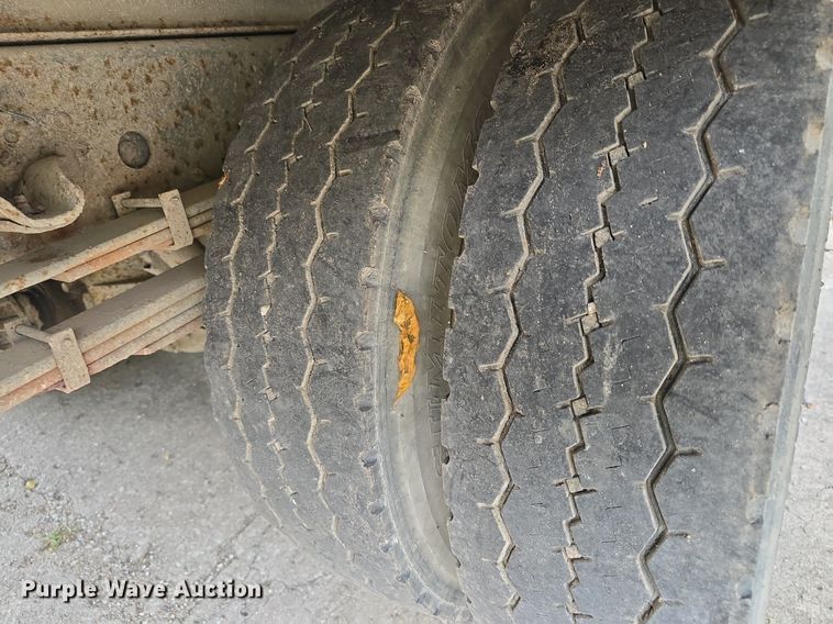 image for item DQ5139 2004 Isuzu NQR box truck