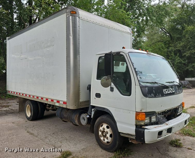 image for item DQ5140 2000 Isuzu NPR box truck