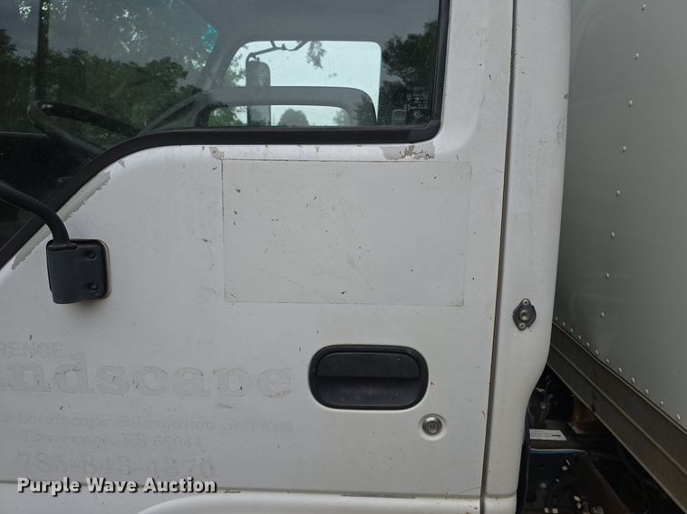 image for item DQ5140 2000 Isuzu NPR box truck