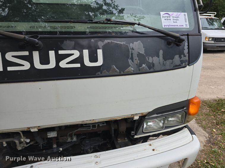 image for item DQ5140 2000 Isuzu NPR box truck