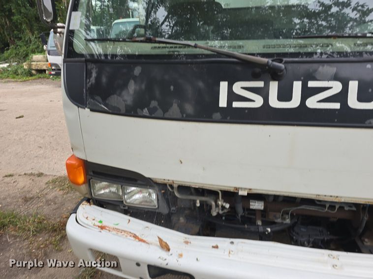 image for item DQ5140 2000 Isuzu NPR box truck