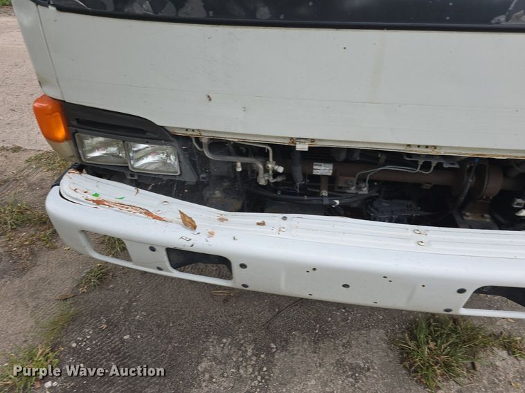 image for item DQ5140 2000 Isuzu NPR box truck